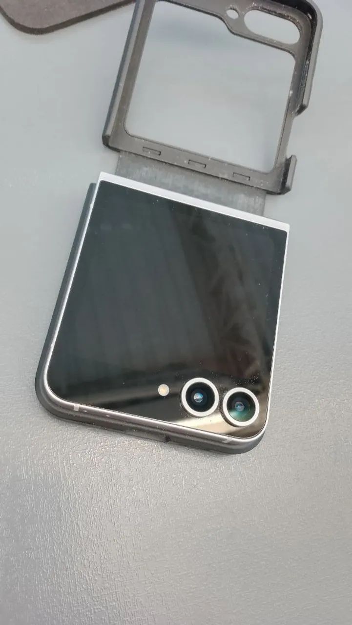 Samsung z flip 6 top