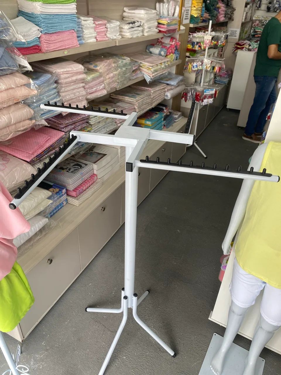 ARARA DE ROUPAS PARA LOJA - Foto 4