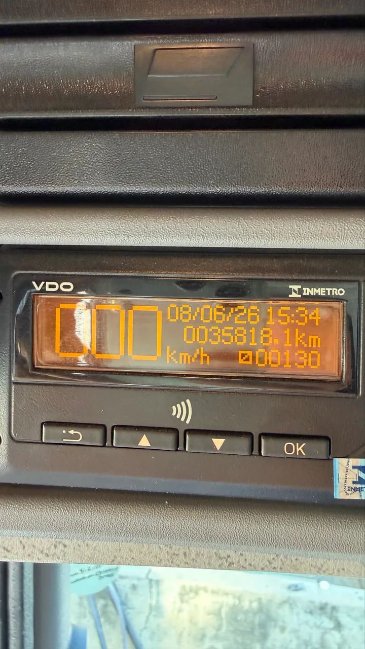 Atego 1719/58 com 35.000km ano 2025 ar cond - Foto 5