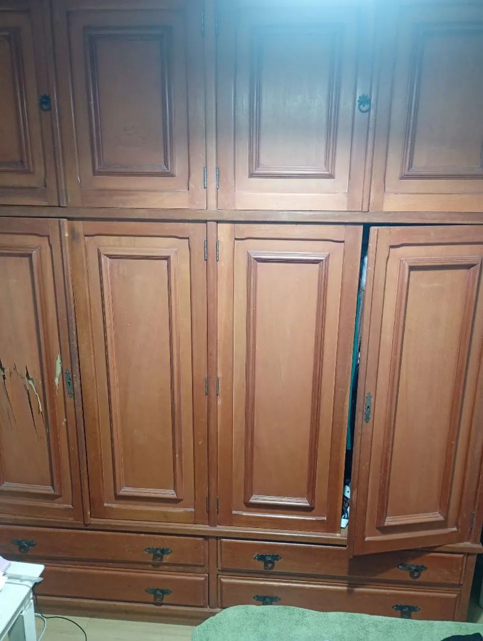 Guarda roupa de madeira 