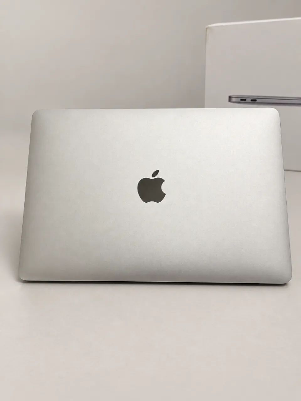 Macbook Air M1 8G - Caixa e garantia Apple até 2027