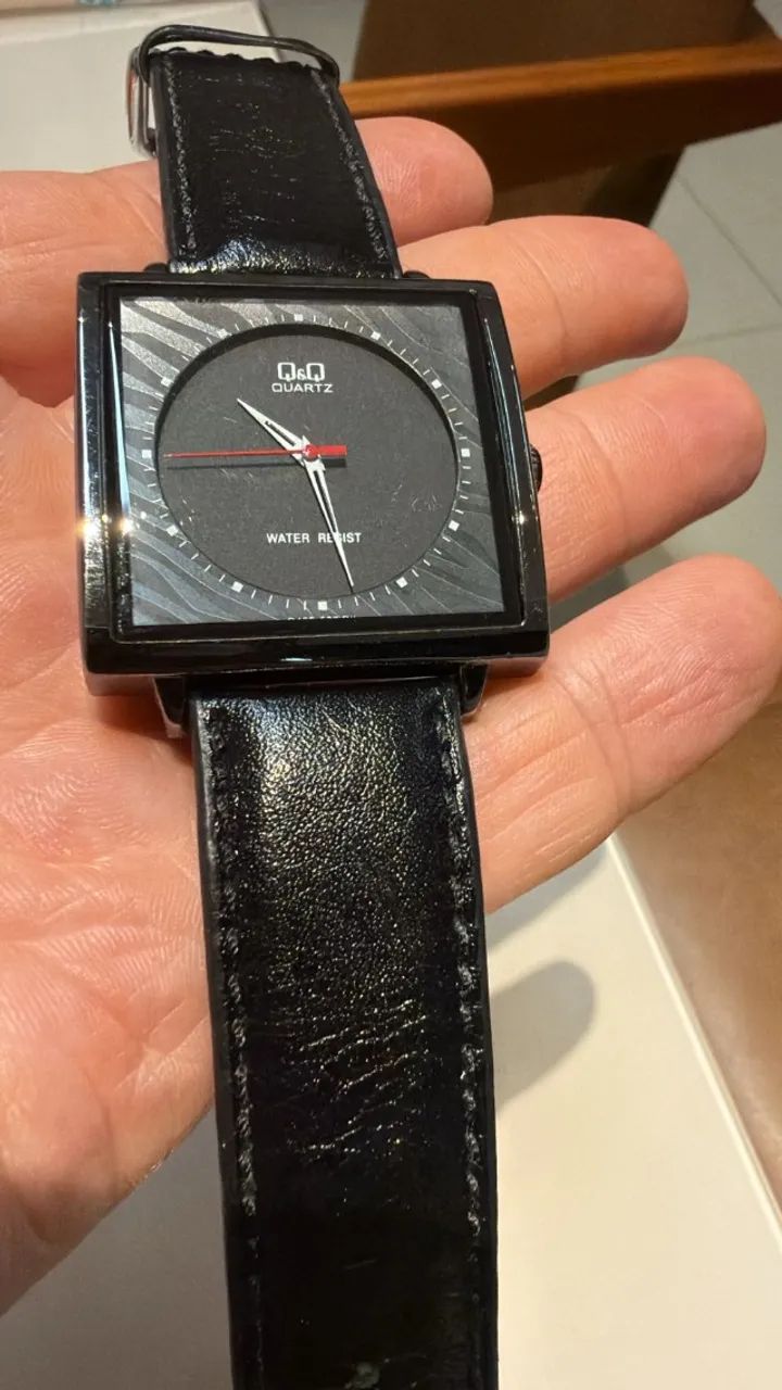Relógio Q&Q Quartz com pulseira e bateria nova.