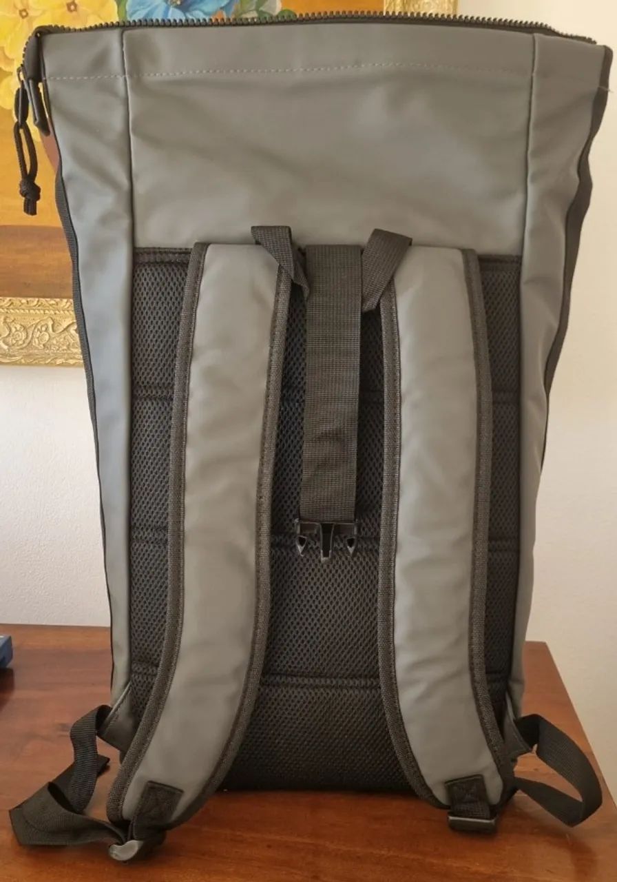 Mochila na cor Cinza - Nova sem uso. - Foto 3