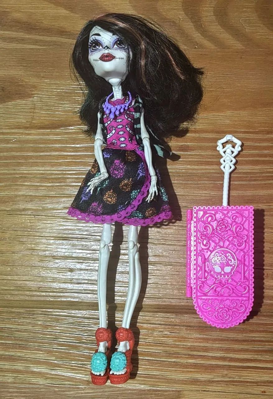 Boneca Skelética 2 modelos Monsters - Foto 2