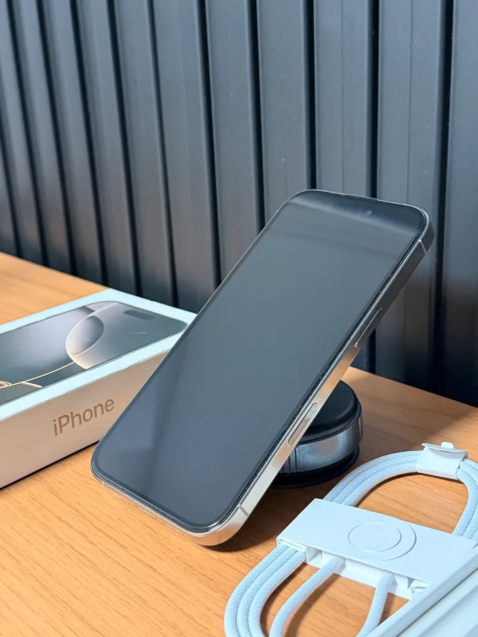 iPhone 16 Pro Titanium - Foto 2