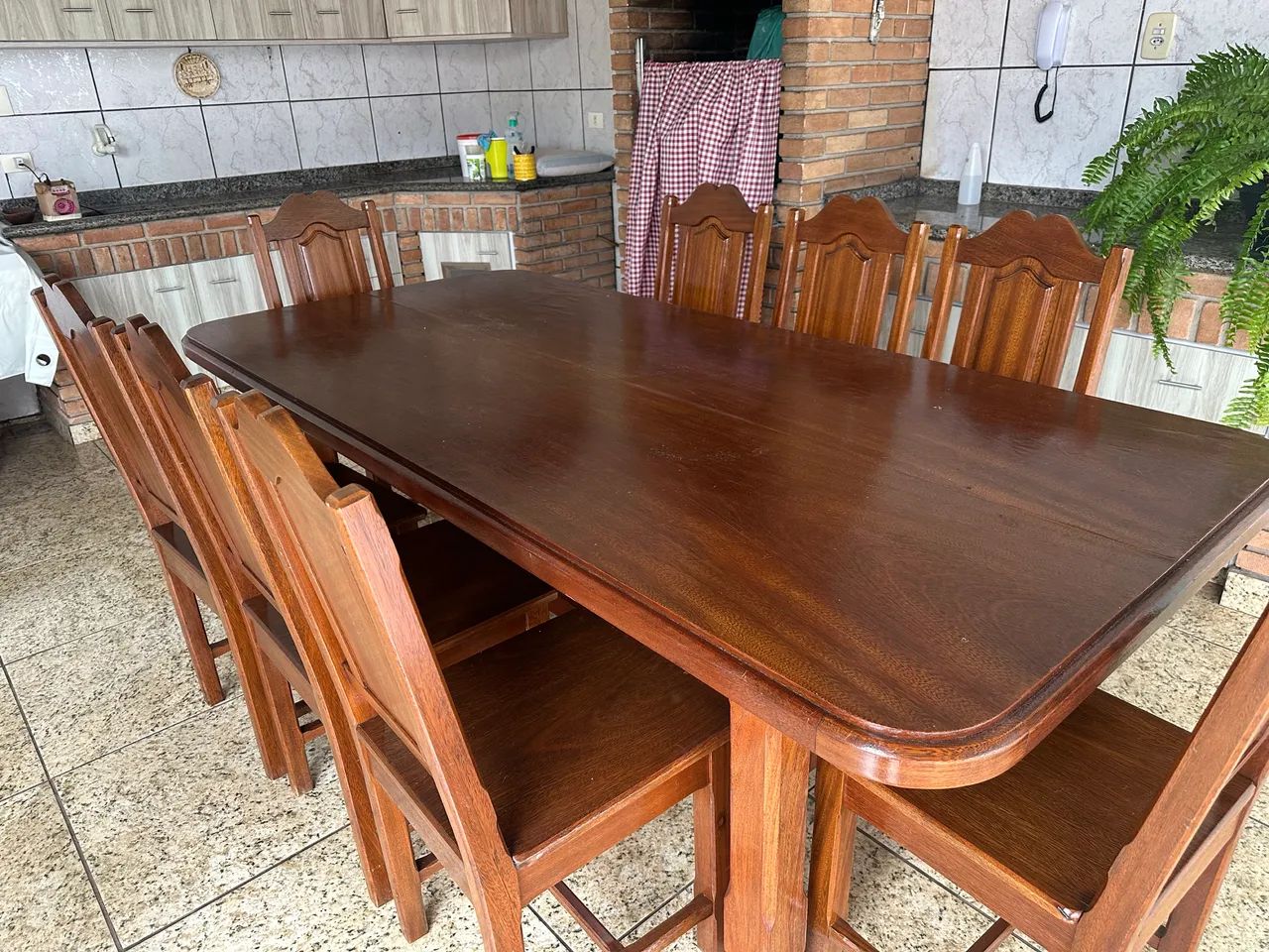 Mesa com 8 cadeiras maciça