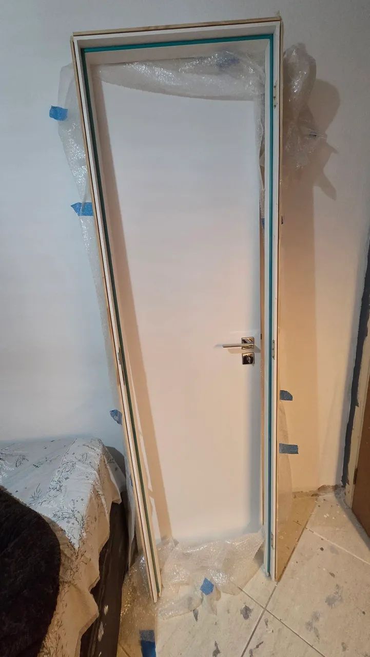 Porta com batente