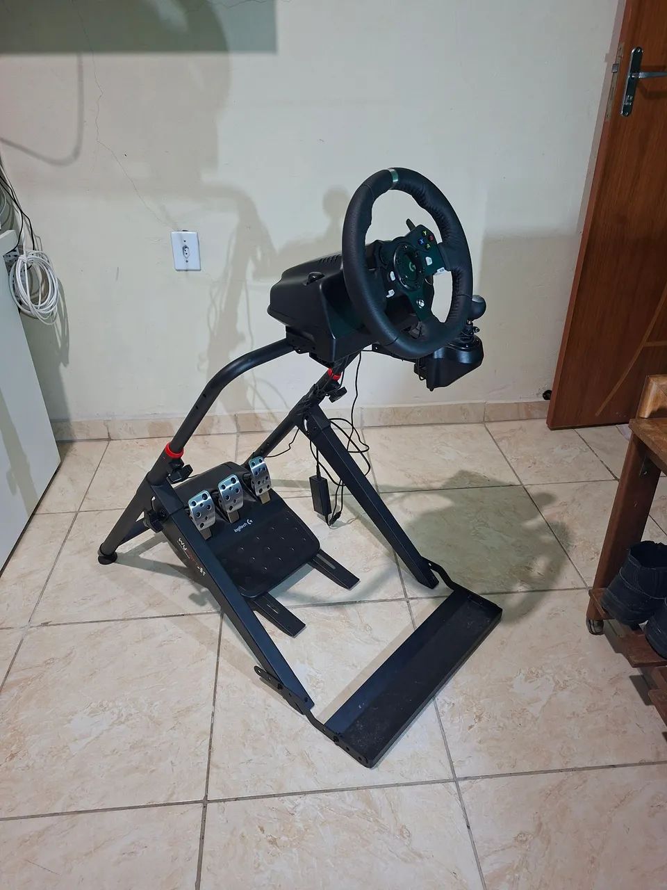 Kit volante Logitech G920 com câmbio e suporte (cockpit) - Foto 2
