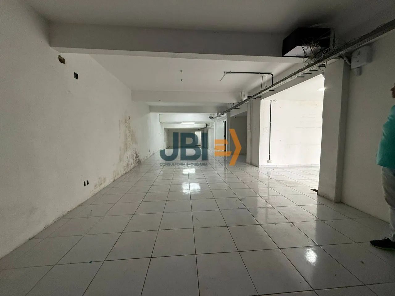 Aluga-se amplo prédio comercial com galpão e salas - Av.Bezerra de Menezes - Foto 2