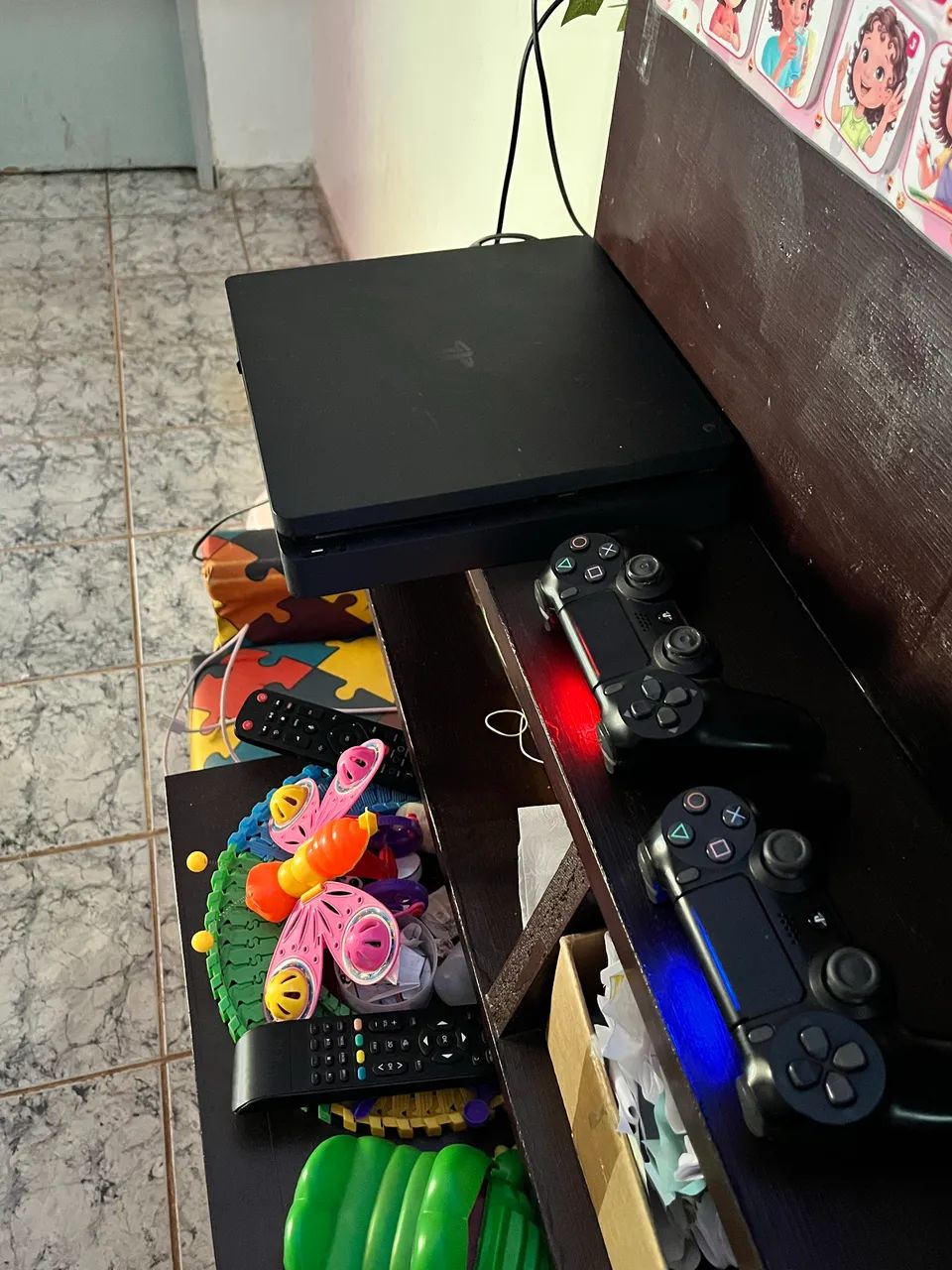 PS4 SLIM 1TB COM CONTROLE  - Foto 2
