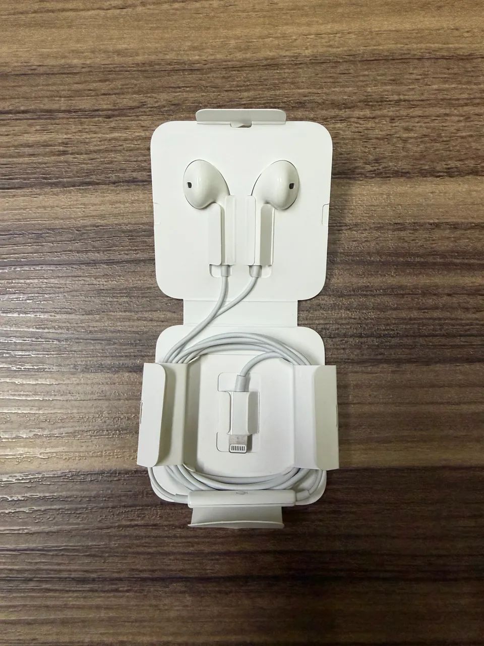 Apple EarPods com conector Lightning 