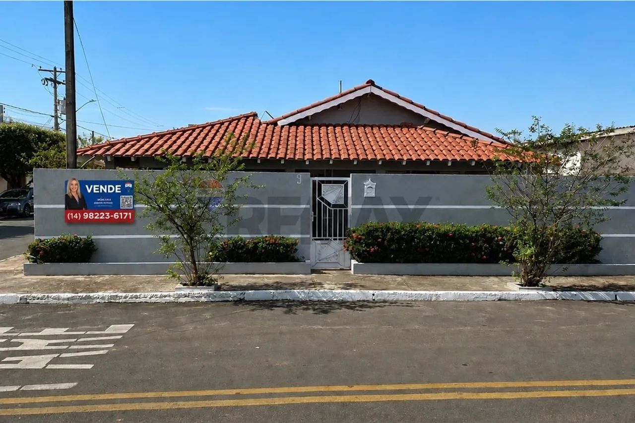 "Casa dos Sonhos: 3 Quartos no Centro de Avanhandava"