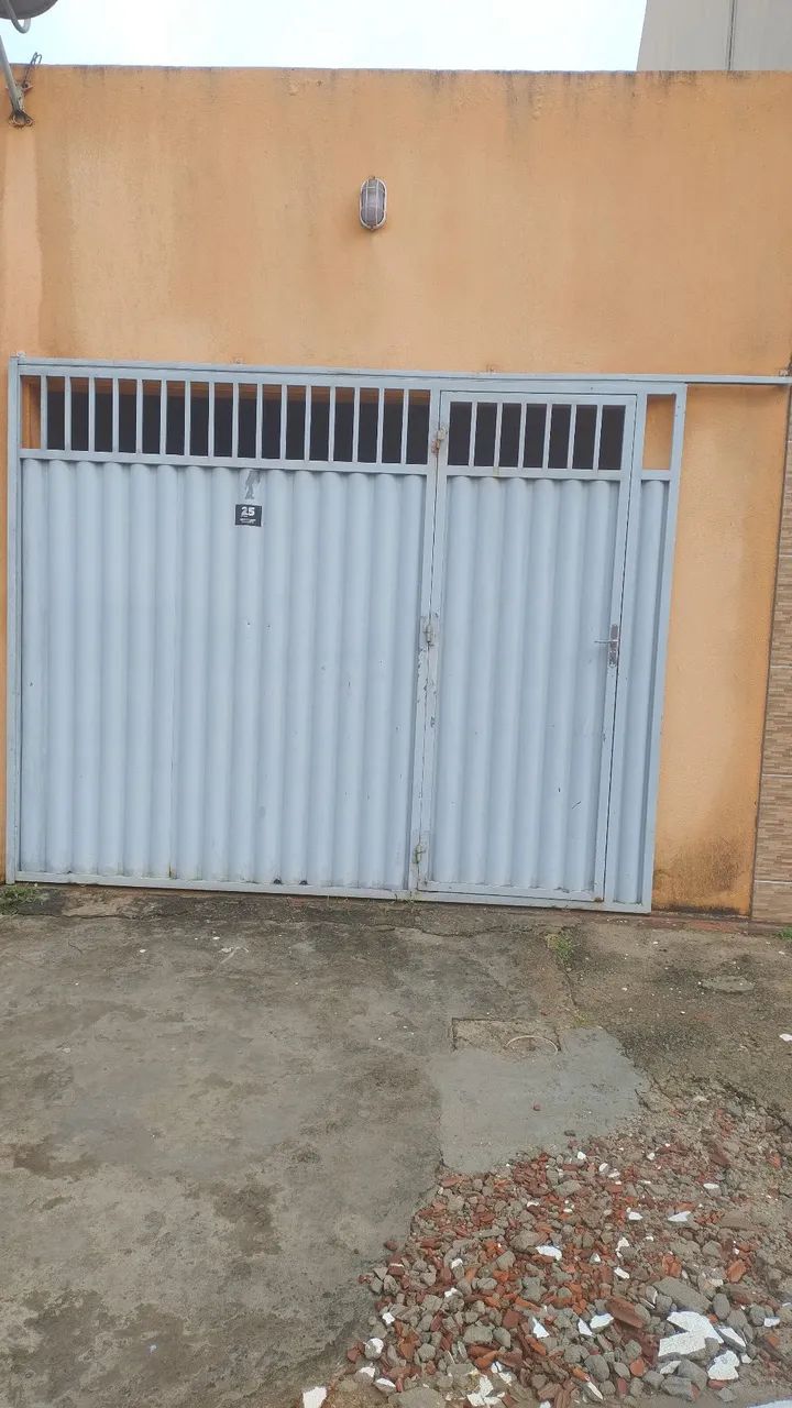 ALUGO UMA CASA FORRADA