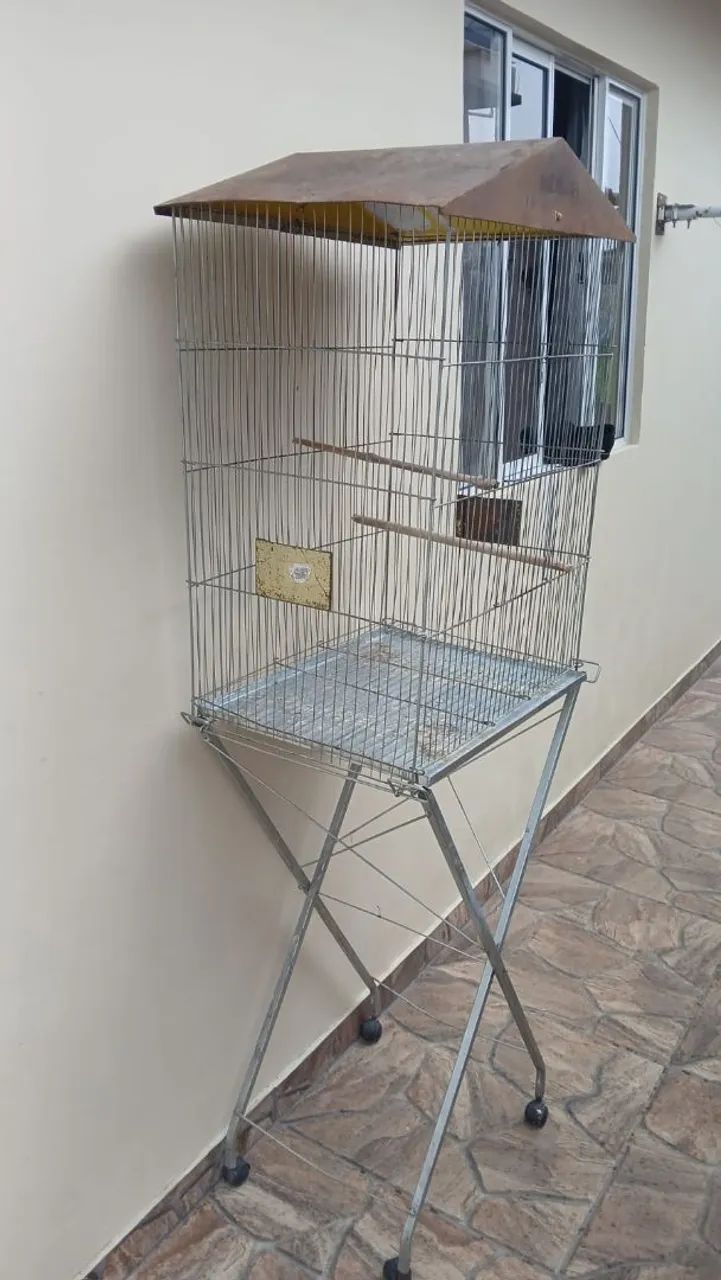 Gaiola grande com suporte 