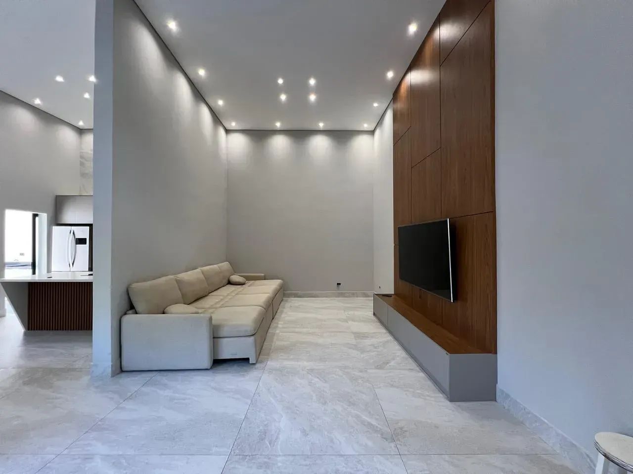Casa térrea, moderna, mobiliada, com piscina e recém-construída à venda no centro de Guara