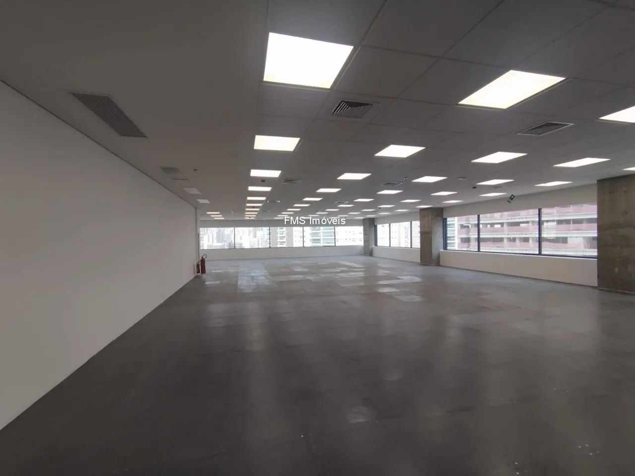 Conjunto comercial com 789m² na Água Branca