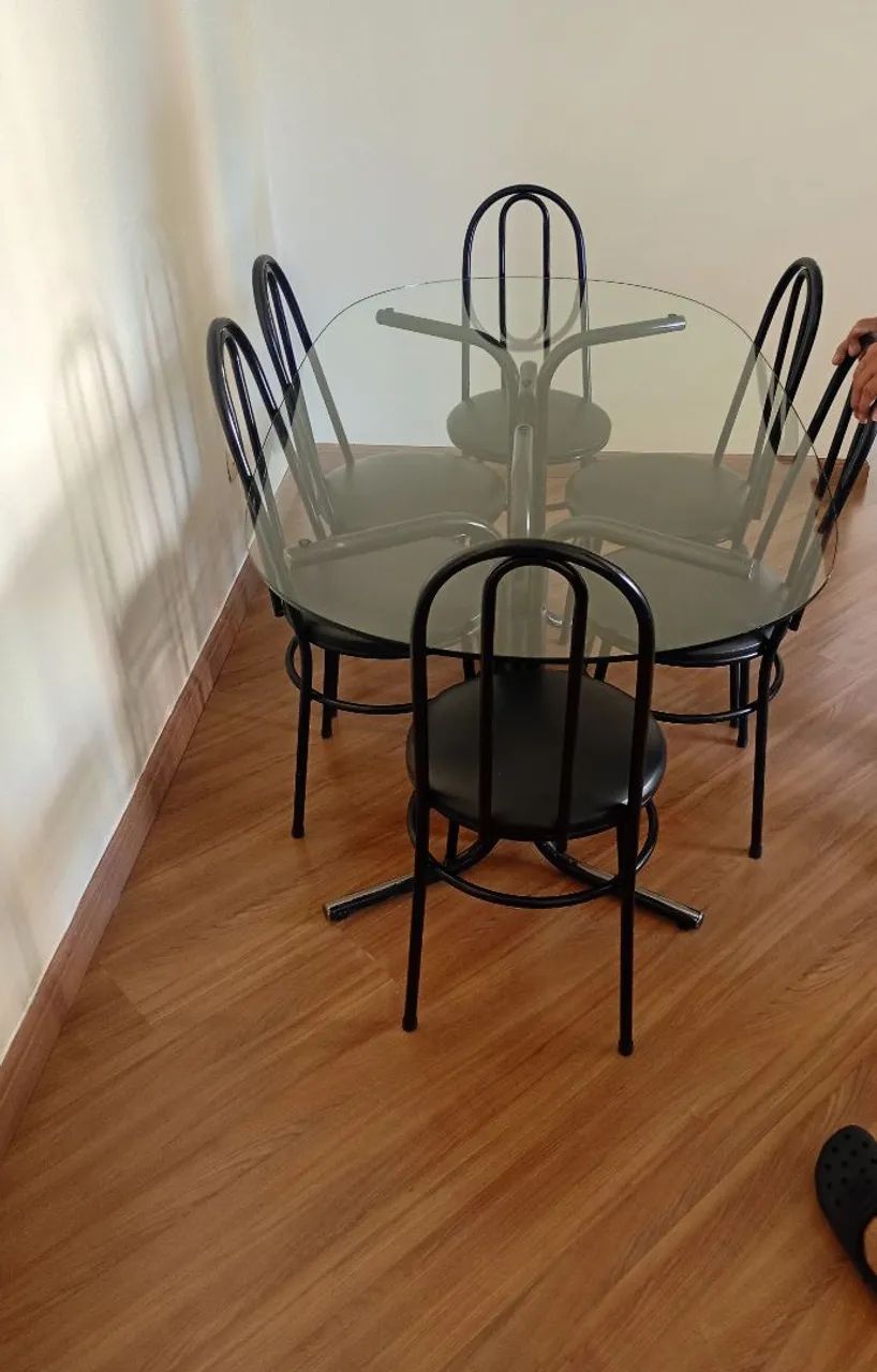 Mesa Com Tampo De Vidro Com 6 Cadeiras