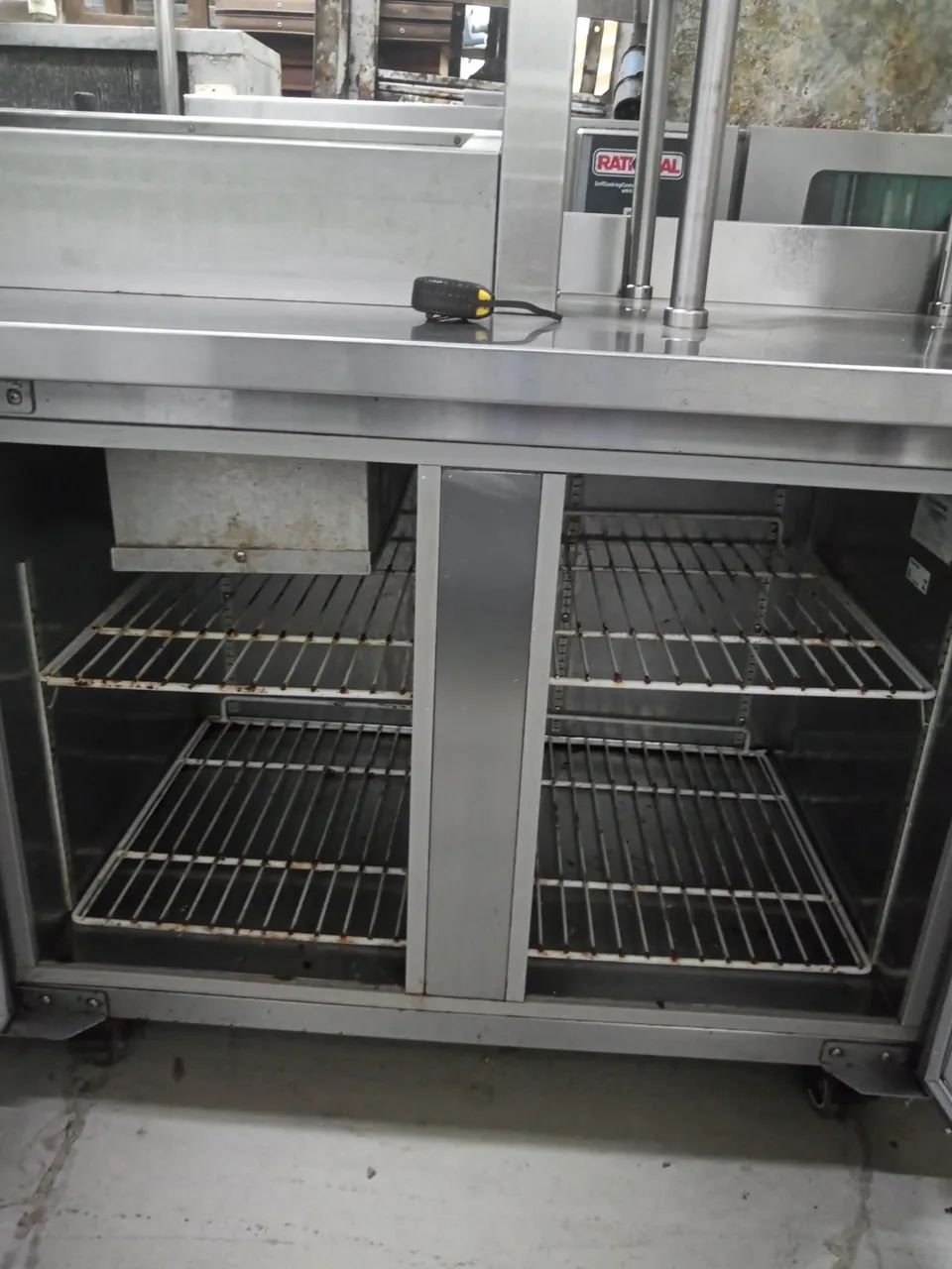 Balcão refrigerado Macom, condimentadora superior, funcionalidade perfeita - Foto 3