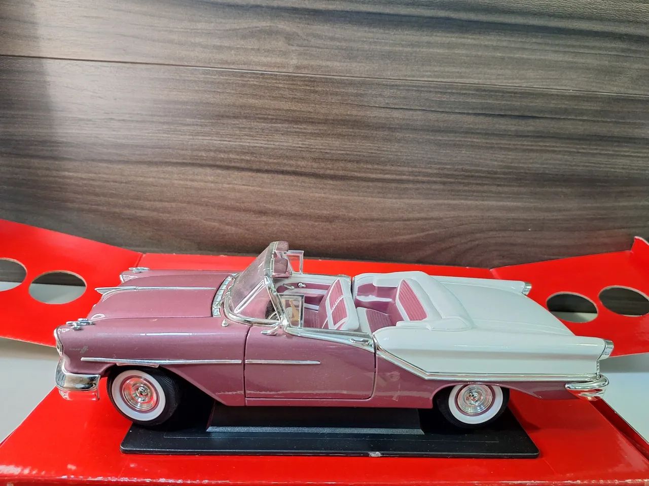 Na caixa, 1:18, Oldsmobile Super88 - Foto 2