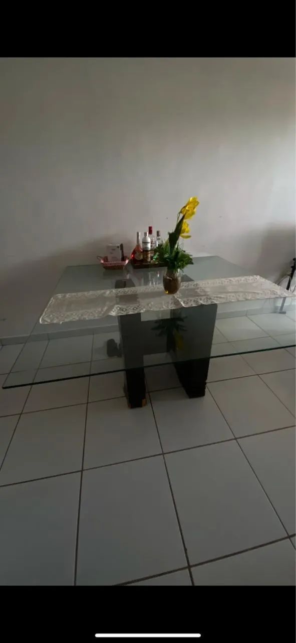 Vendo mesa de vidro bem espaçosa 65082643290882121