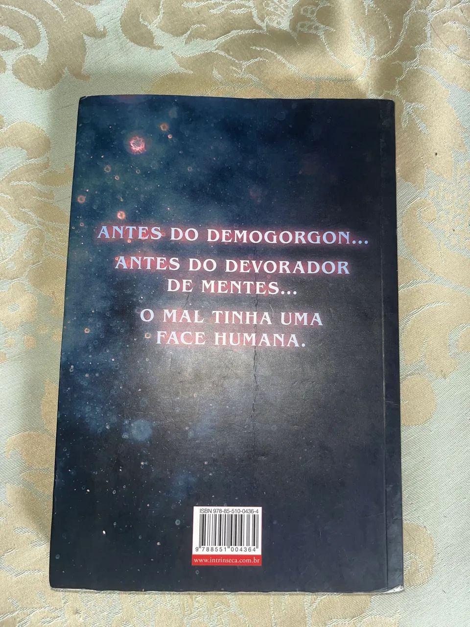 Livro Stranger Things edição Raízes do Mal - Foto 2