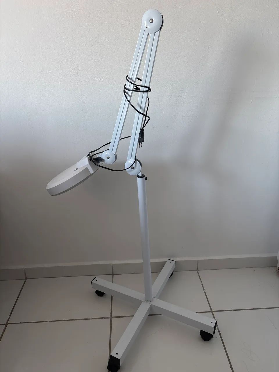 Lupa tripé e luminária  - Foto 2