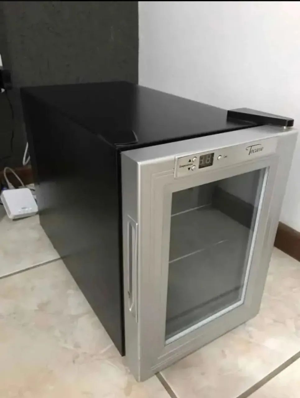 ADEGA CLIMATIZADA - LINDA E COMPACTA ATÉ 6 GARRAFAS  - Foto 2