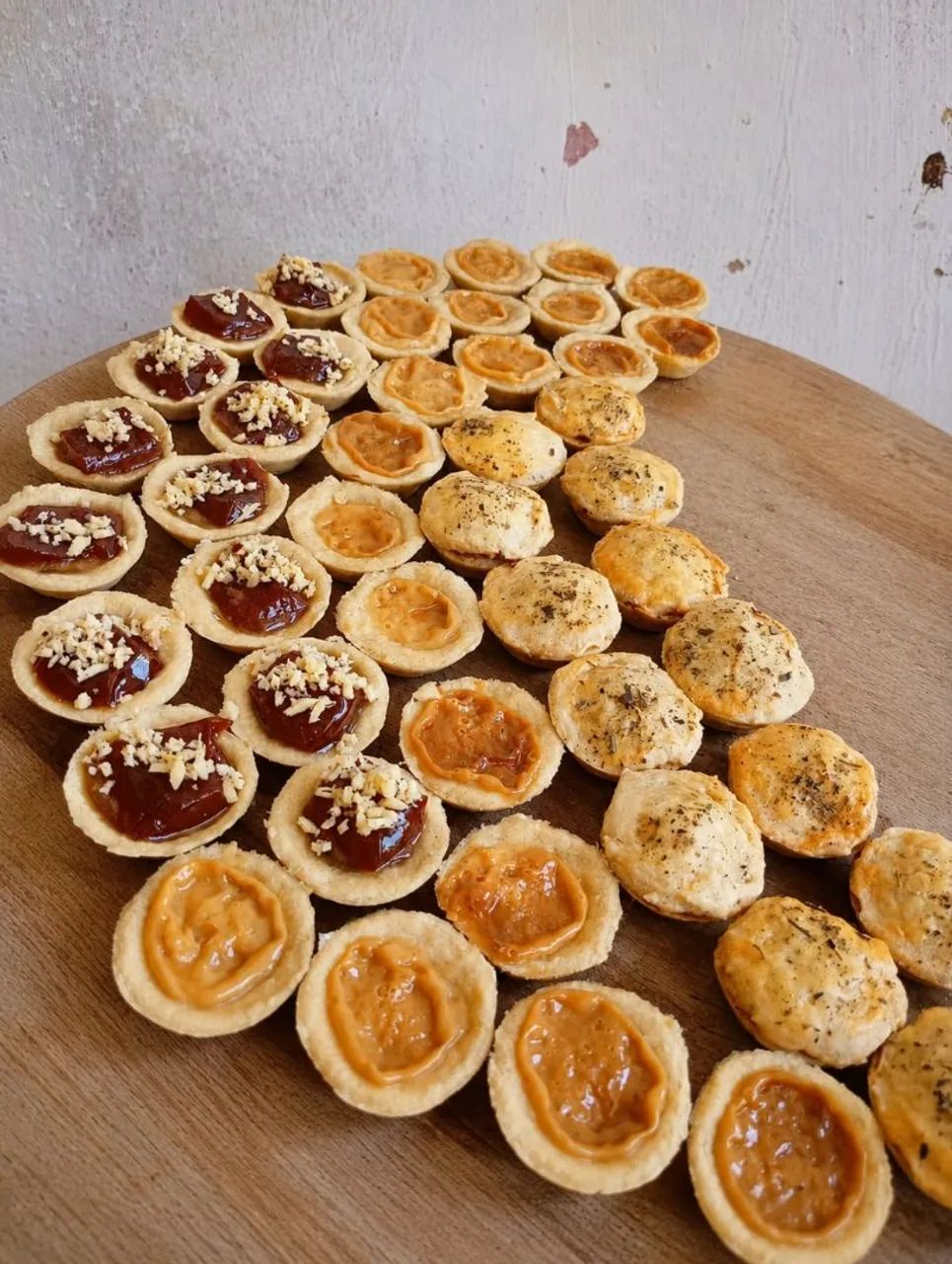 Salgados e doces pra festa