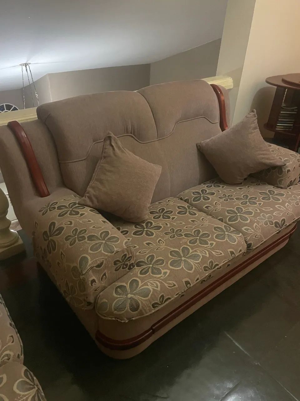 Conjunto de Sofá - super confortável e reformado recentemente  - Foto 2