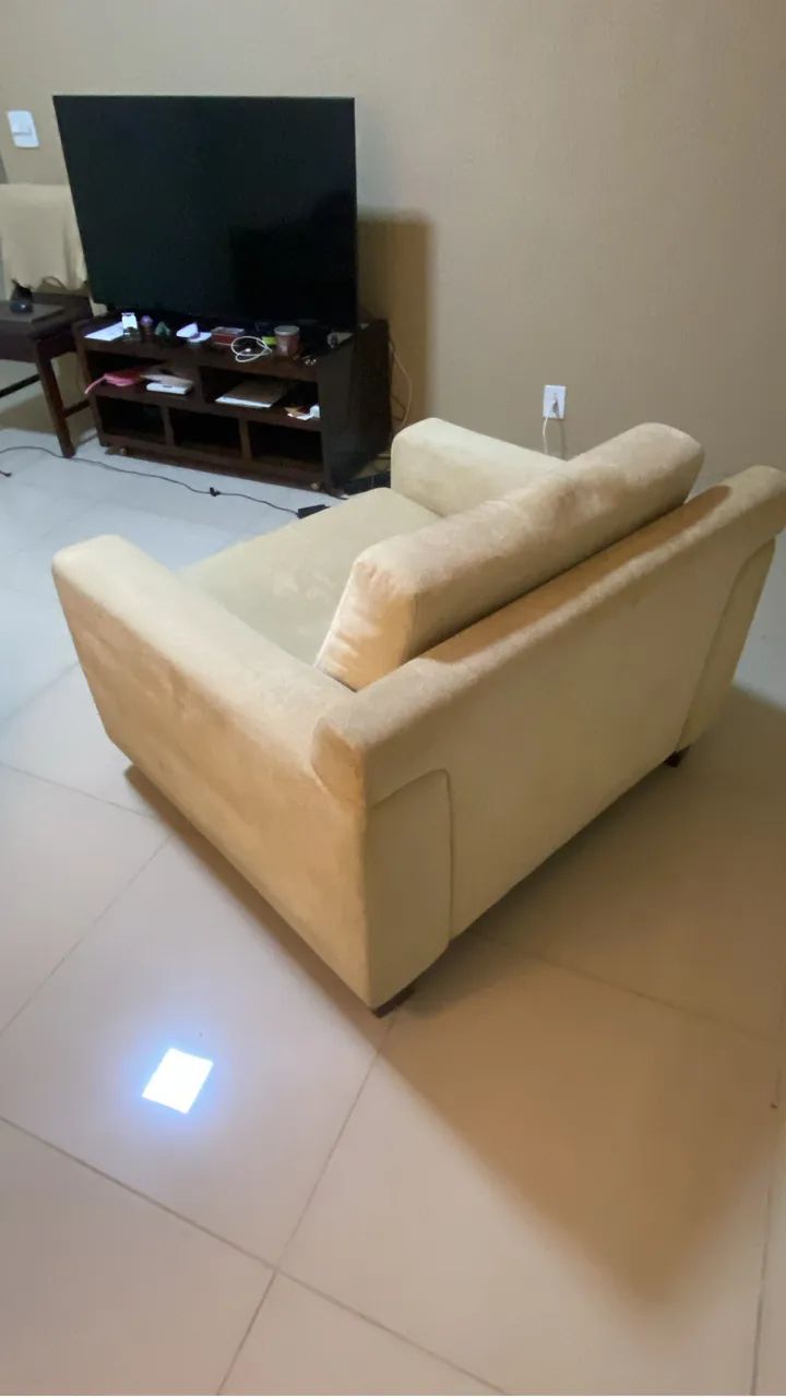 Poltrona Celina Design estofada - Foto 3