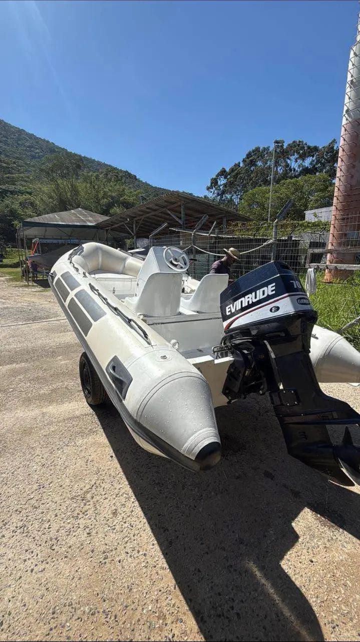 VENDO BOTE COM PARTIDA MOTOR DE 70 - Foto 2