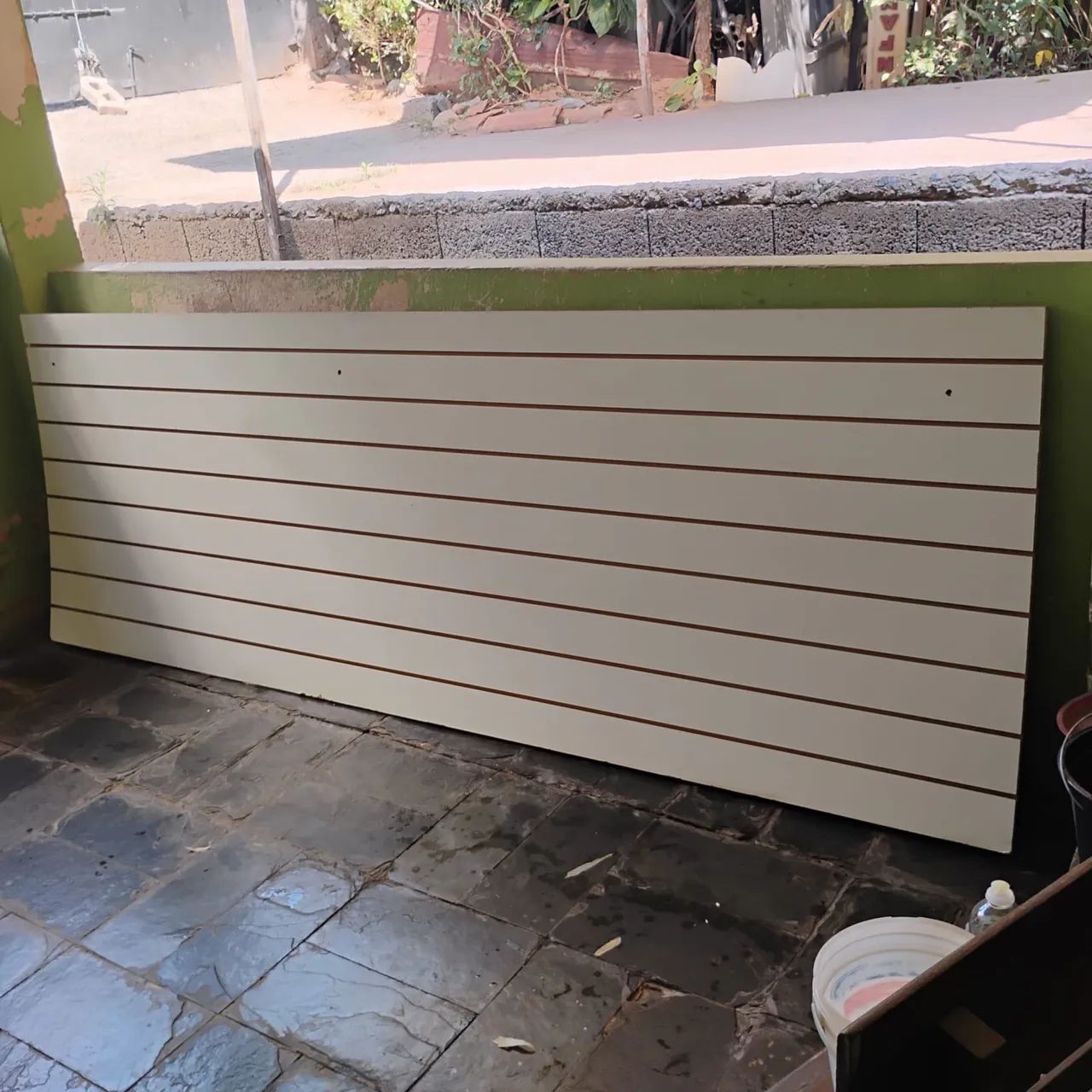 Painel Canaletado e Prateleiras para Loja / Closet