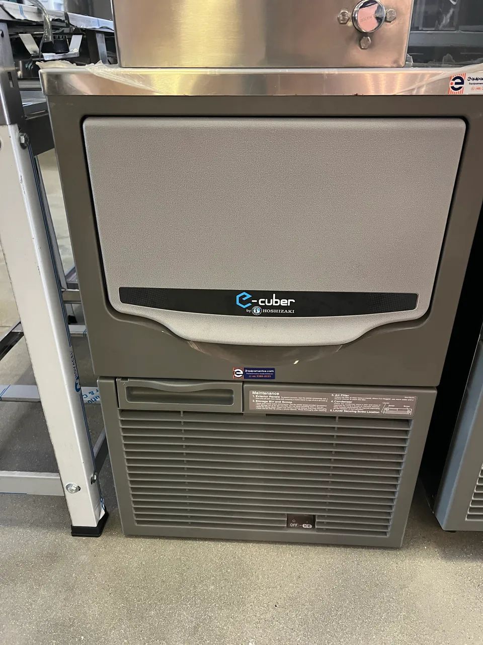 Máquina de gelo 45kg produção dia - Macom nova 