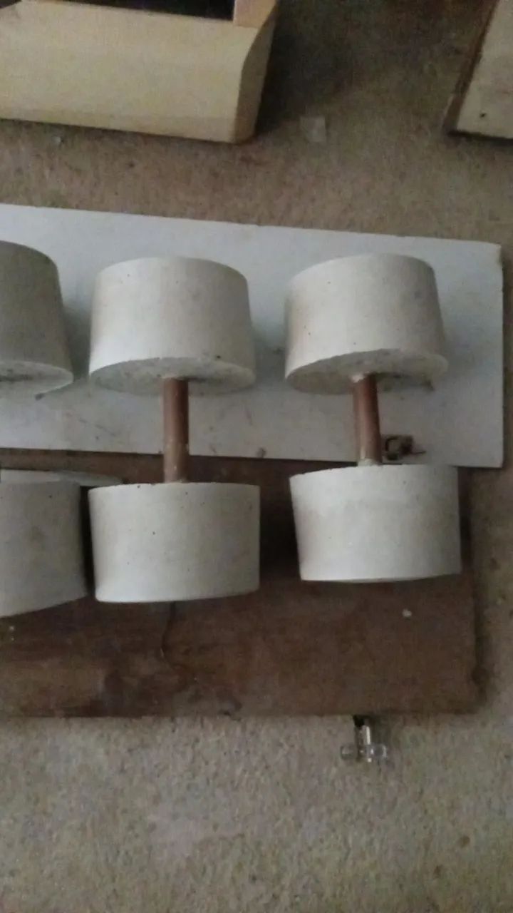 Halteres e barras de concreto para treinar em casa - Foto 2