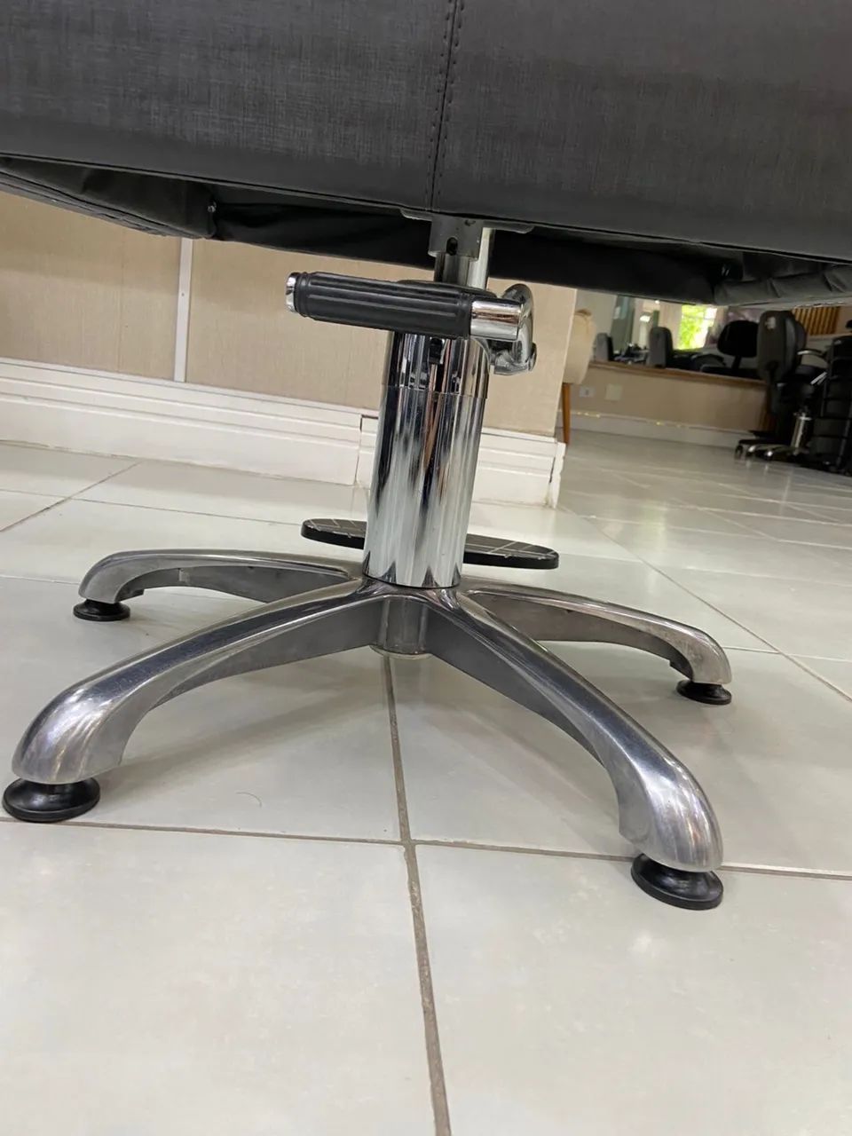 Cadeira cabeleireira  - Foto 2