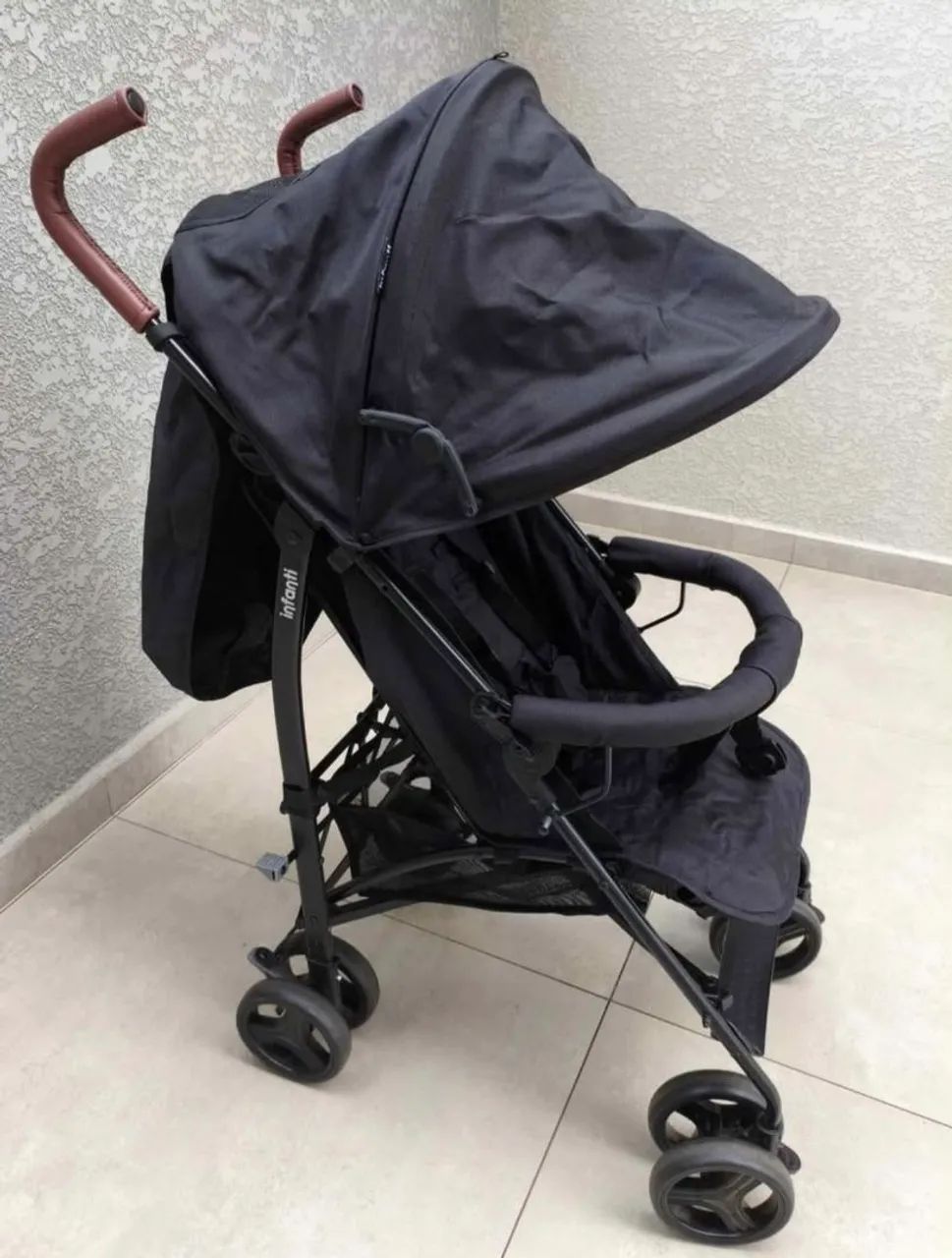 Carrinho de bebê guarda chuva Infanti rock Black. - Foto 3