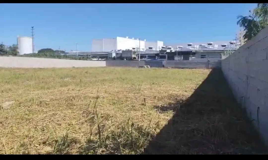 Área Comercial  2.300 m²  em Civit - Foto 4