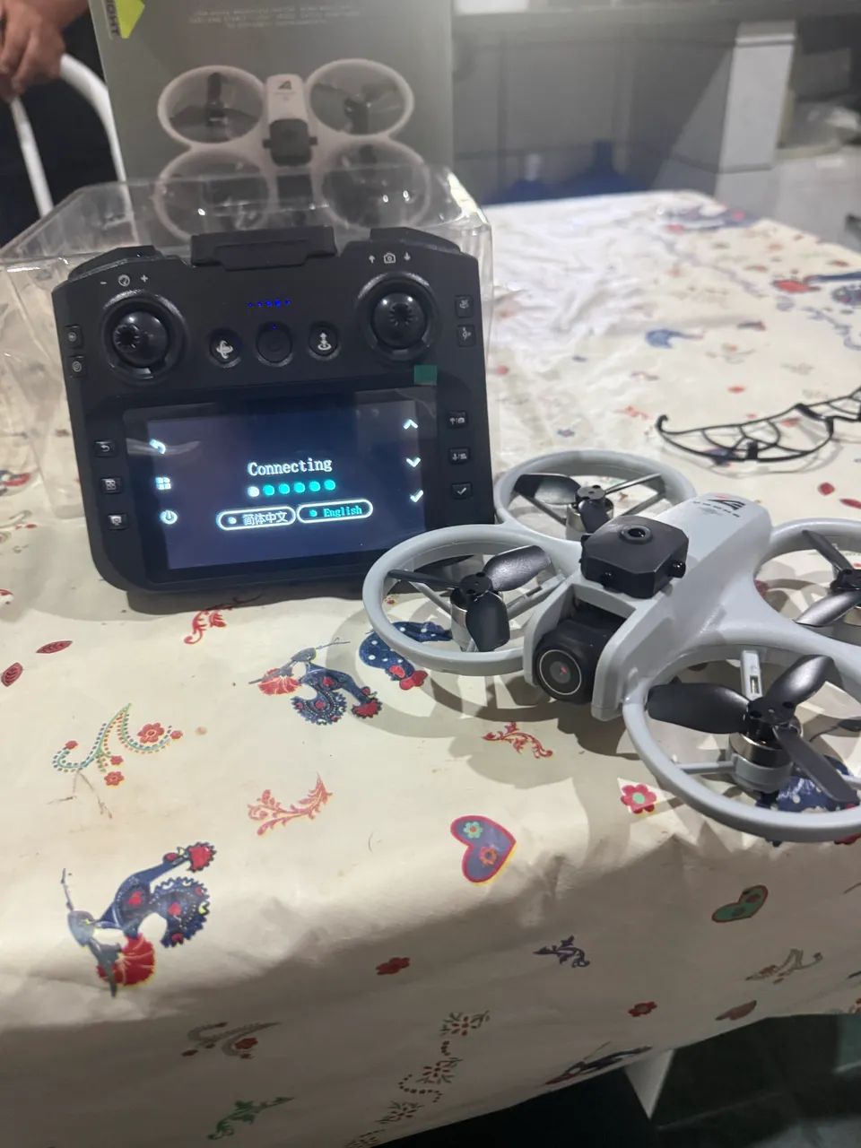 Drone com câmera e controle 