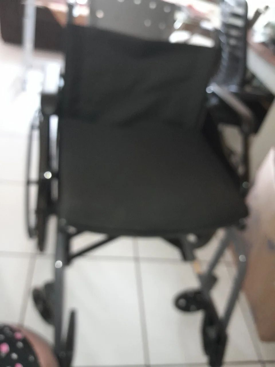 Cadeira de rodas manual confortável para 150kg, nova usada apenas uma vez. - Foto 2