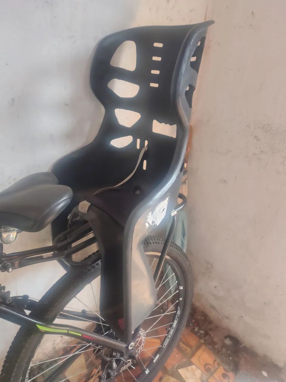 Vende bicicleta aro 29 com cadeirinha infantil 