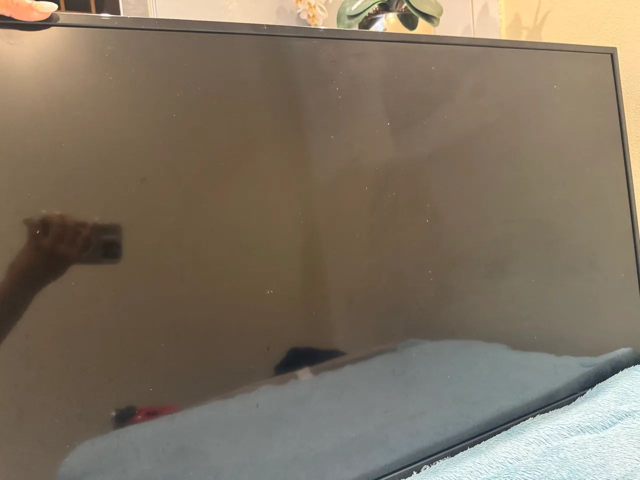 TV 43 Vizzion com Painel Branco