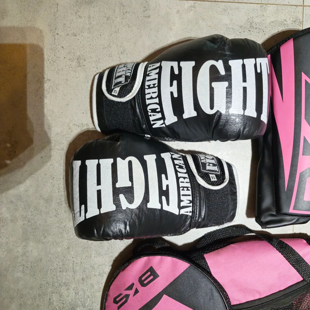 Kit Muay Thai: Bolsa com luvas e caneleira! - Foto 3