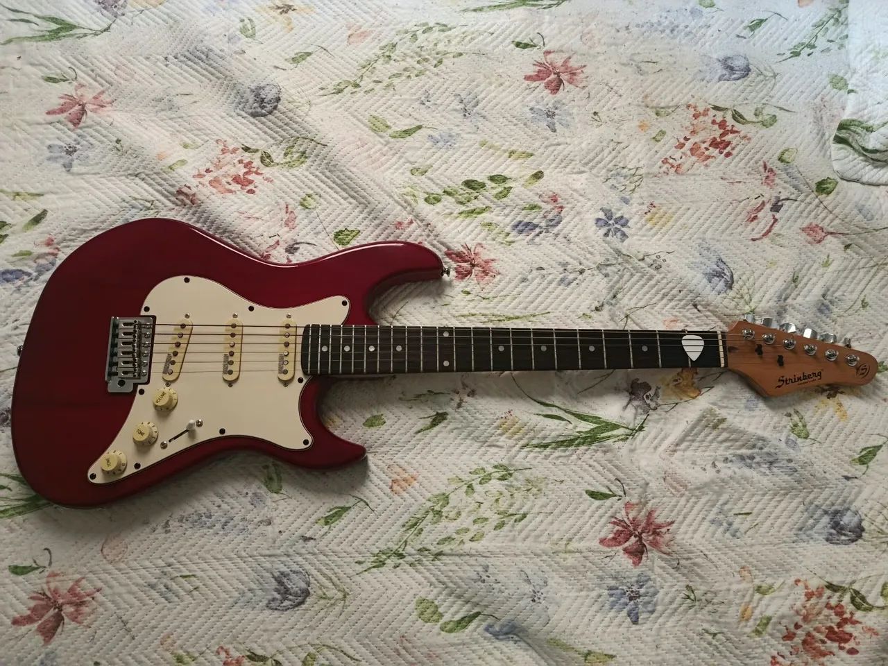 Guitarra stringberg série S com captação Wilkison 