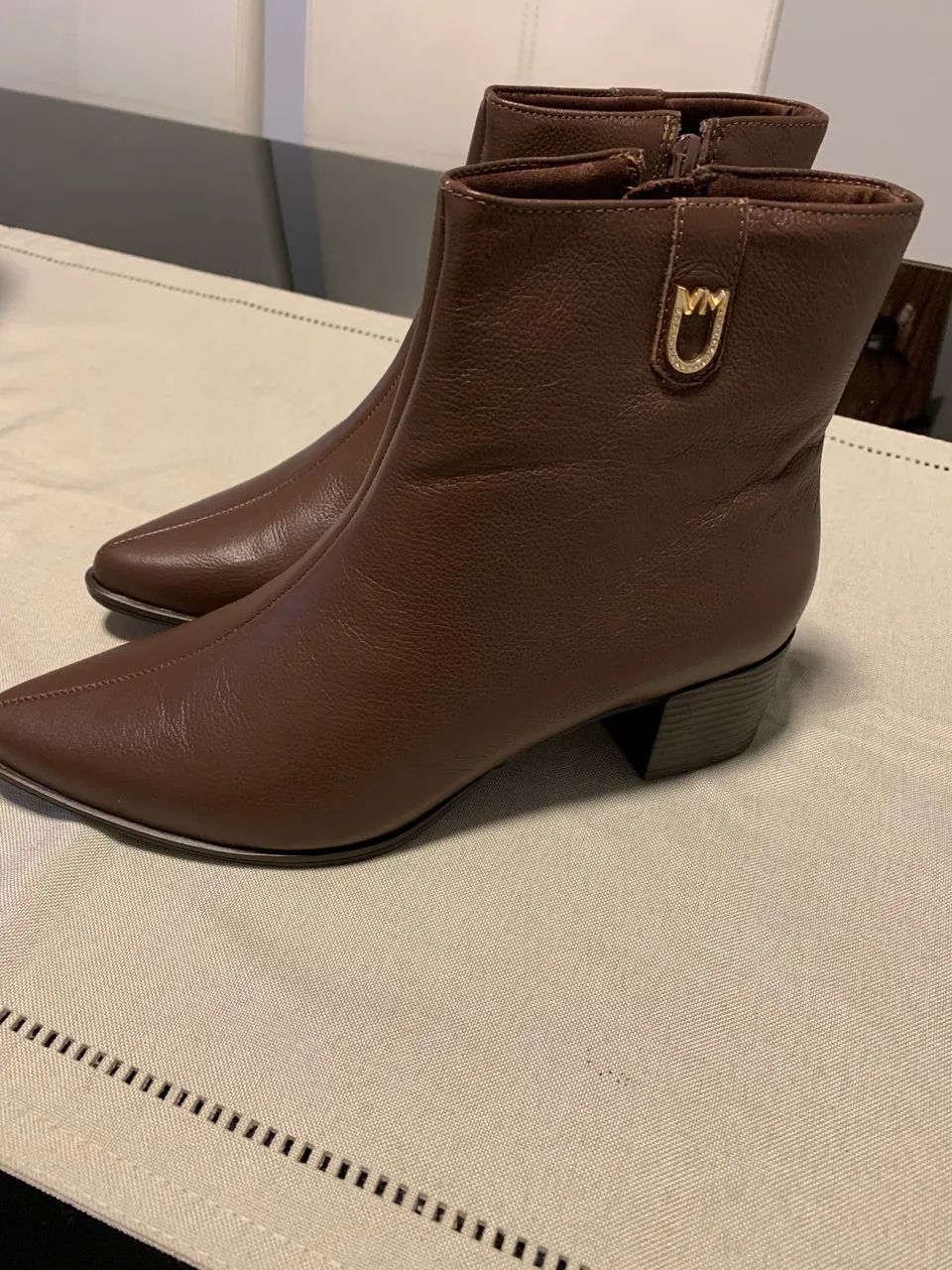 Bota em couro marrom - Foto 5