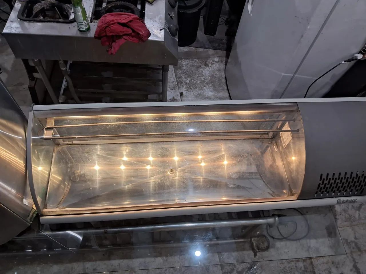 Vitrine refrigerada bem iluminada e aço inox - Foto 2
