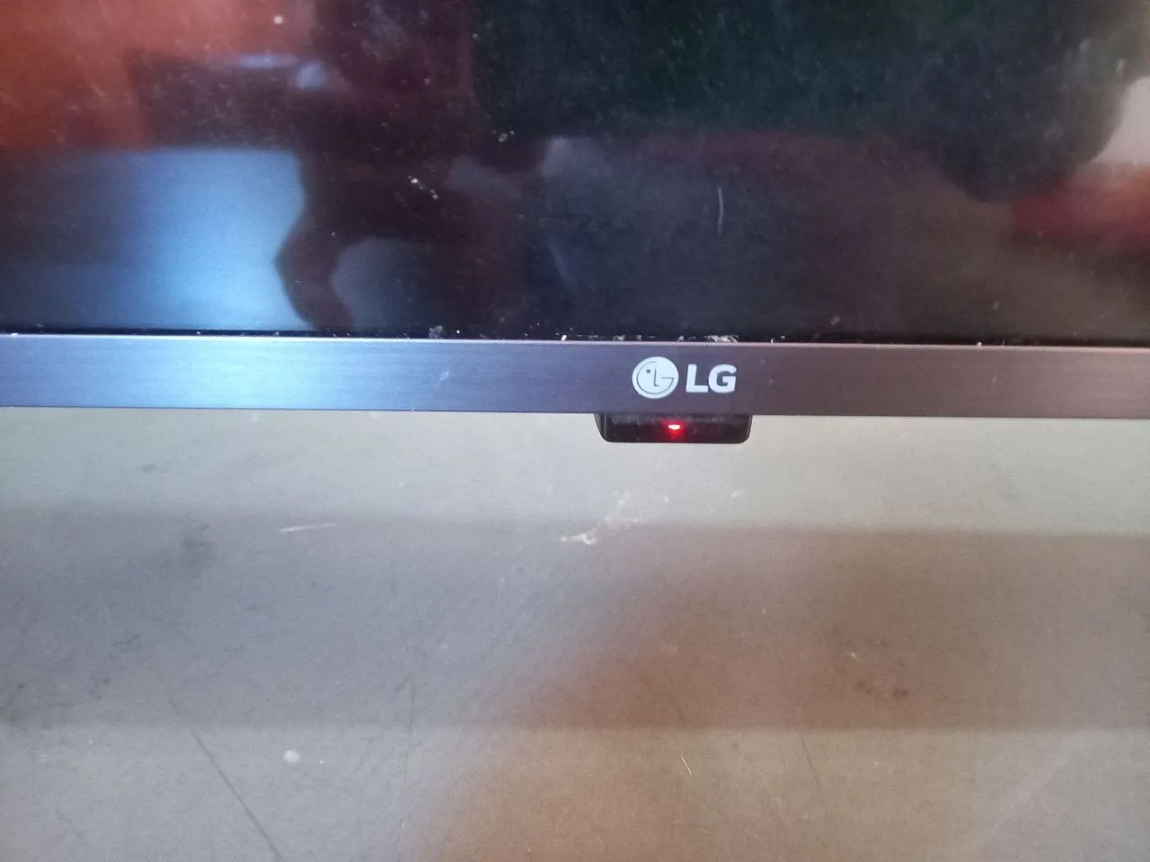 Vendo TV Esmart semi nova lg 50 polegadas - Foto 2
