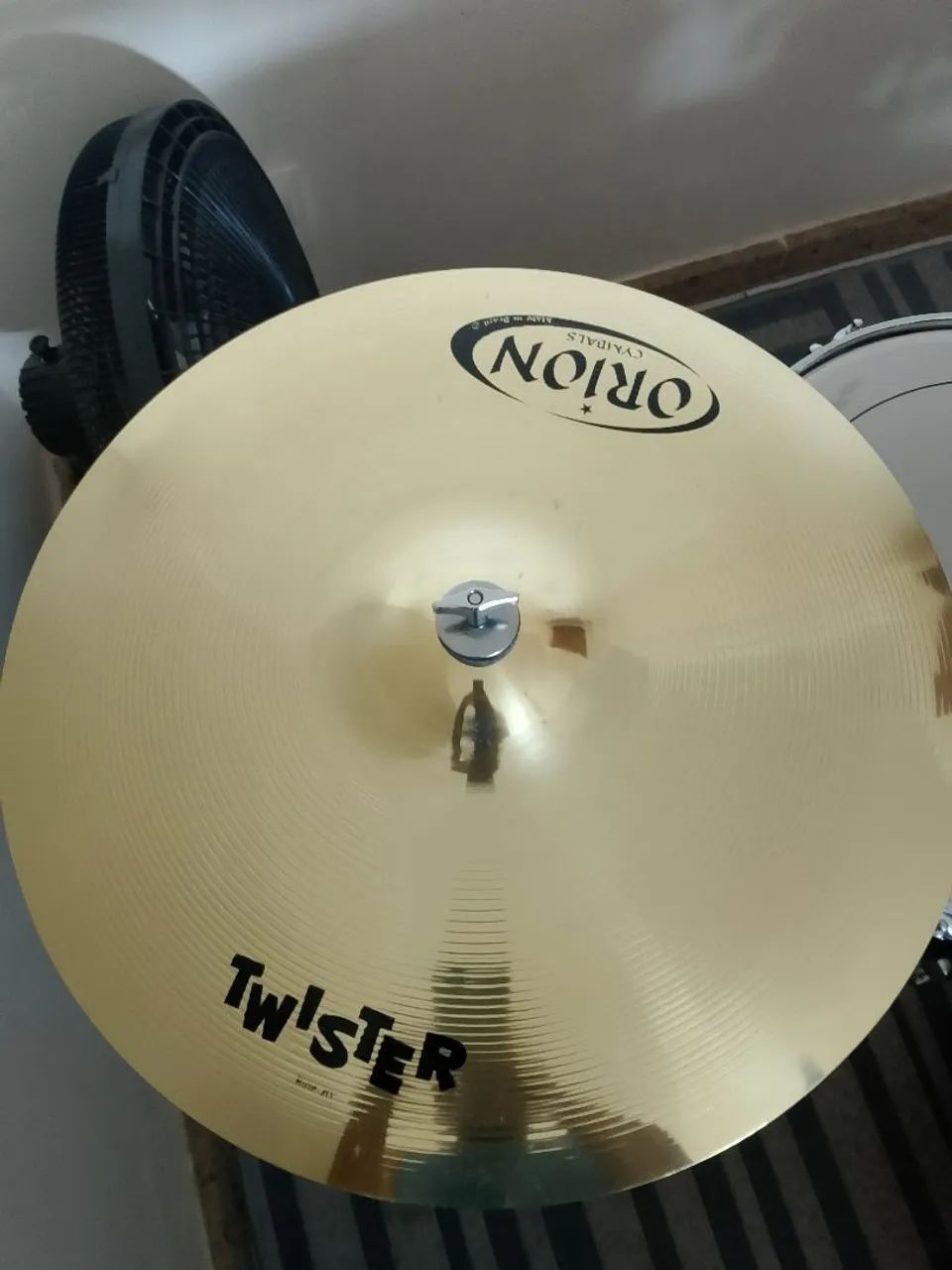 Vendo um kit de pratos de bateria Orion chimbal ataque e condução 