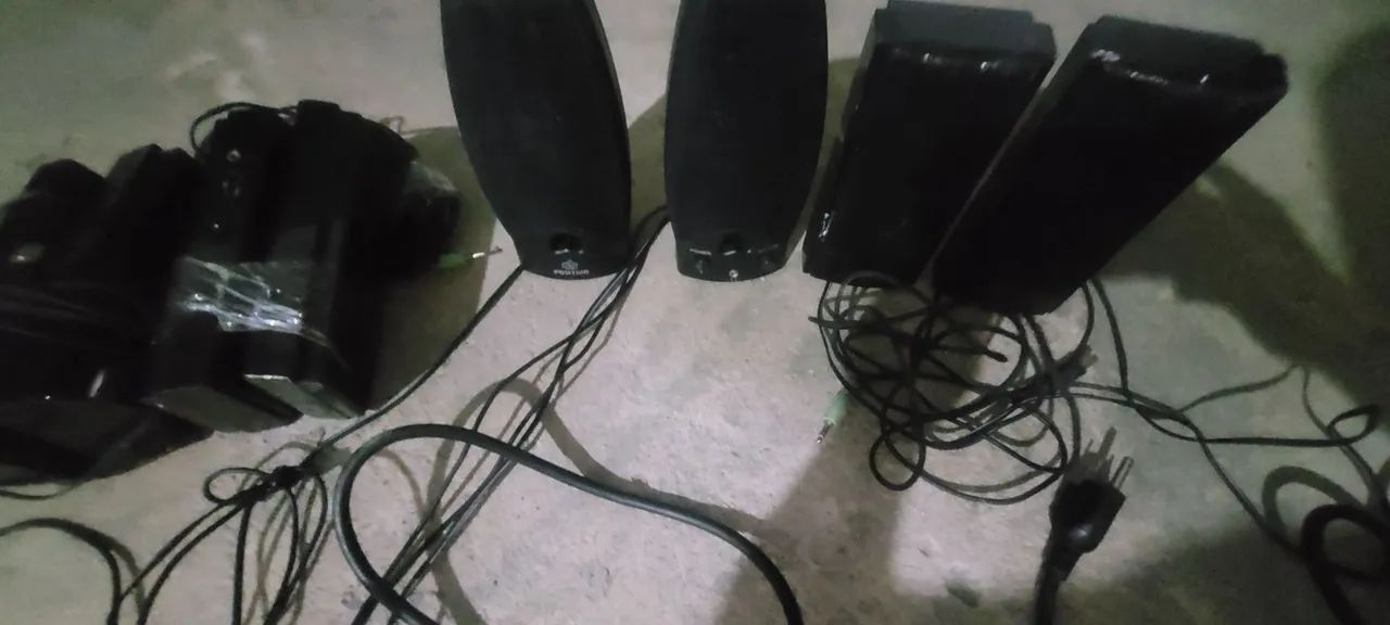 Cabos de forças, caixas de sons, cabos vga dvi e display port 1