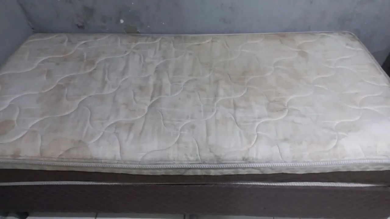 Vendo cama box de solteiro 