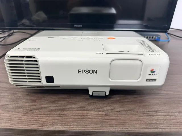 Projetor Epson Powerlite V11h565020 Branco 935w 3700lm